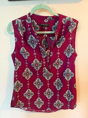 Banana Republic Sleeveless V-Neck Medallion Print Top - Wine and White